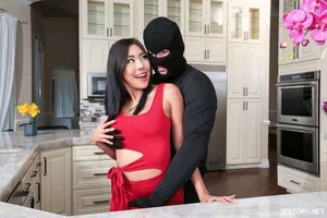Người vợ dâm có sở thích "đi ngoài" để thêm sắc màu cho cuộc sống