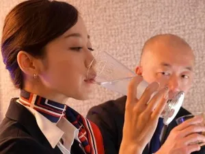 Ánh mắt khát tình của cô bạn thân dáng mướt