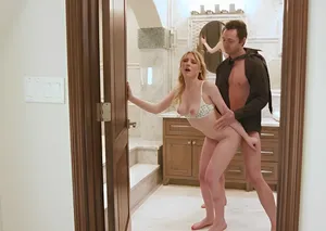 Blacked trình bày: Con trăn đen lớn của huấn luyện viên lặn đã khoan vào hang động màn nước của người đẹp