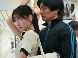 Băng đảng 91C thoát khỏi lưới và chủ nhân trở lại đấu trường. Tài xế già Tanhua ❤️ đã quan hệ với một cô gái trẻ mảnh mai sinh vào những năm 2000, mặc tất đen và giày cao gót và quan hệ ở nhiều tư thế khác nhau...