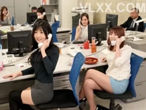 Cấp dưới lén chụp cấp trên nữ không mặc quần lót và cái kết