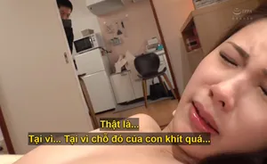 Đang ngủ thì bị cô người yêu tụt quần ra liếm cu