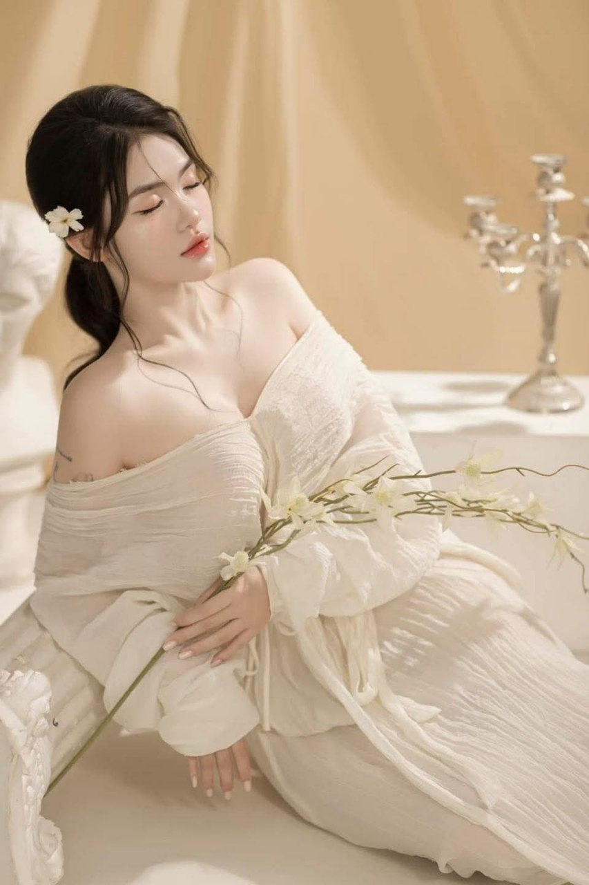 Bị bố ép gả cho tên biến thái đẹp trai buồi to